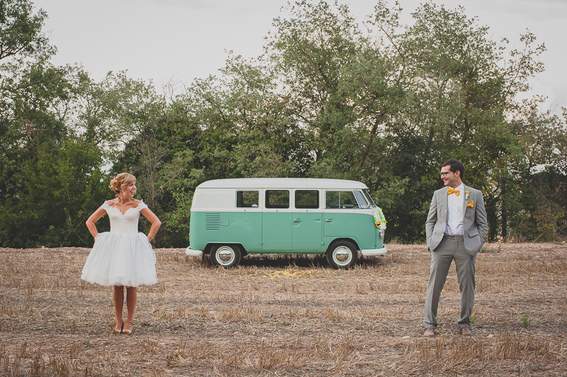 boda rural en lleida con furgoneta vintage